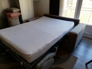 a hospital bed in a room with a window at Appartement Ter Zee in De Panne