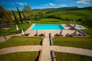 Vista sulla piscina di Terra Antica - Resort, Winery & SPA o su una piscina nei dintorni