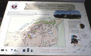 Un mapa de los canales del castillo de la hambra en Gîte Charbonnerie, en Moncontour