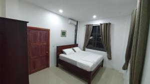 Tempat tidur dalam kamar di Apex boutique apartments