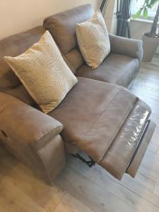 River View Apartment Suite的休息区