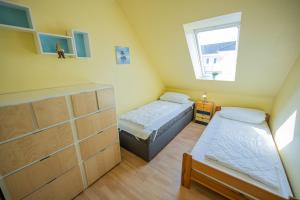 a small bedroom with two beds and a window at An der Aue 15 Wohnung Ley in Dahme