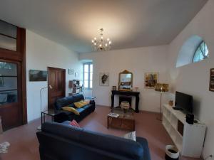 Μια τηλεόραση ή/και κέντρο ψυχαγωγίας στο F3 FENETRE SUR JARDIN VUE MER ET MONTAGNE pour 4 VOYAGEURS +5 φωτογραφίες