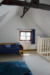 A bed or beds in a room at Gîte Charbonnerie