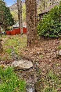 Soco Serene Cabin in the Heart of Maggie Valley