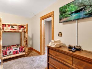 Soco Serene Cabin in the Heart of Maggie Valley