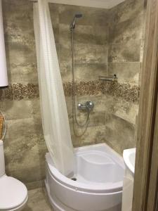 Bilik mandi di Violetta Guest House