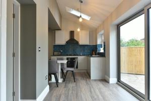 Cuisine ou kitchenette dans l'établissement 3-Bedroom Luxury Home