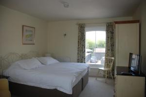 a bedroom with a bed and a window and a television at Over Studio Apartment in Over