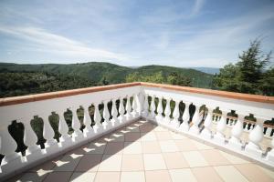 a balcony with a view of the mountains at B&B Belvedere in Ischitella