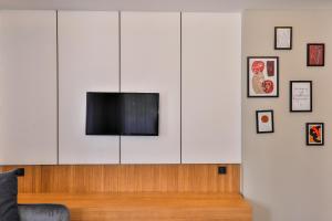 A television and/or entertainment centre at Duygu Apart