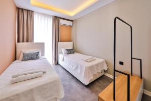 A bed or beds in a room at Duygu Apart