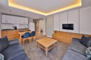 A kitchen or kitchenette at Duygu Apart