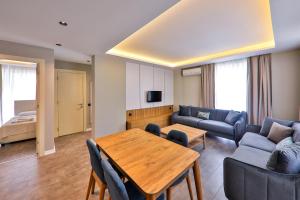 A television and/or entertainment centre at Duygu Apart