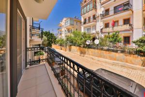 A balcony or terrace at Duygu Apart