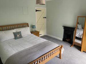 Llit o llits en una habitació de Poppy Cottage
