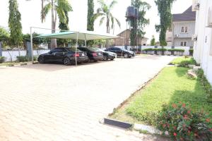 Ein Garten an der Unterkunft Events & Suites