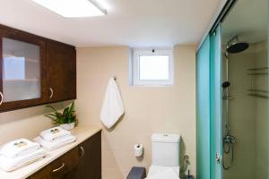 A bathroom at Chrysi's Ocean View Retreat