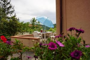 A general mountain view or a mountain view taken from the holiday home