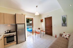 Mynd úr myndasafni af DELPHINUS VILLAS-Villa Nikitas í Áyios Nikítas