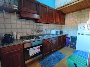 Kuchyň nebo kuchyňský kout v ubytování Appartamento Da Lullu + 16 fotografií