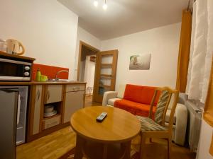 Kuchyňa alebo kuchynka v ubytovaní 2-pokojowe Apartamenty KAMIL Krynica-Zdrój