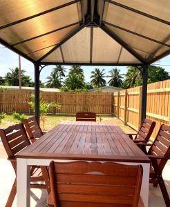 Balkón nebo terasa v ubytování Palm Tree Villas