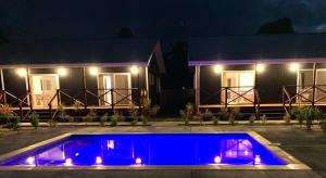Bazén v ubytování Palm Tree Villas nebo v jeho okolí