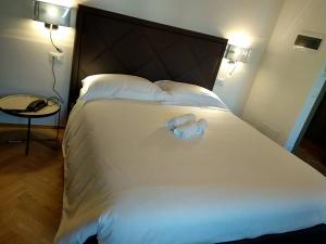 A bed or beds in a room at Hotel Dal Menga