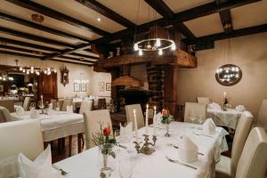 Restaurace v ubytování Fränkischer Gasthof-Hotel zum Koppen + 21 fotografií