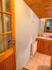 a bathroom with a sink and a mirror at Barnesmore Cottage in Barnesmore