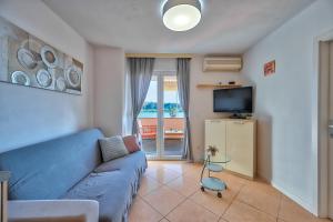 Μια τηλεόραση ή/και κέντρο ψυχαγωγίας στο Apartman Lux