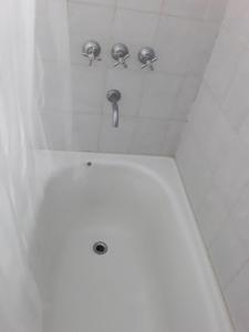 Phòng tắm tại Departamento centrico con cochera +11 ảnh