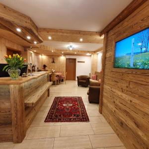 TV a/nebo společenská místnost v ubytování Hotel Oberwirt Wangen