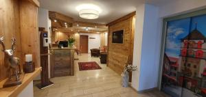 TV a/nebo společenská místnost v ubytování Hotel Oberwirt Wangen