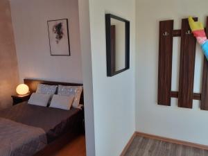 Łóżko lub łóżka w pokoju w obiekcie GRAND VILLA USTKA- Marmonoli