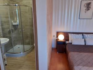 Łazienka w obiekcie GRAND VILLA USTKA- Marmonoli