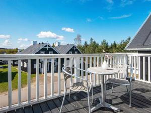 En balkon eller terrasse på Test Property 8 person holiday home in Gjern