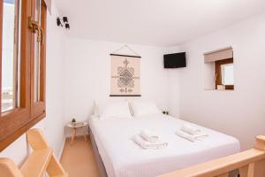 Postel nebo postele na pokoji v ubytování Whitelist Maisonette I and II in Mykonos Town