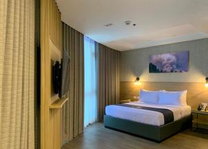 JET Hotel客房内的一张或多张床位