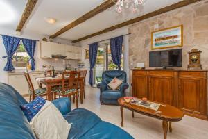 Televízia a/alebo spoločenská miestnosť v ubytovaní Villa Dubrovnik Chalets
