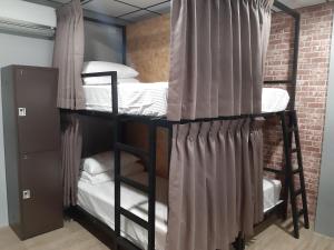 Postel nebo postele na pokoji v ubytování Quiet Hostel - Minquan Inn + 37 fotografií