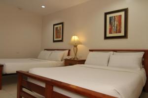 Voodi või voodid majutusasutuse Main Hotel & Suites toas