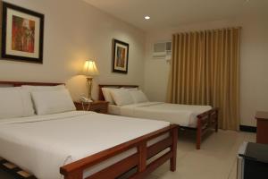 Voodi või voodid majutusasutuse Main Hotel & Suites toas