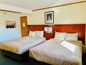 a hotel room with two beds in a room at Hunter's Friend Resort on Indian Point in Branson +57 photos