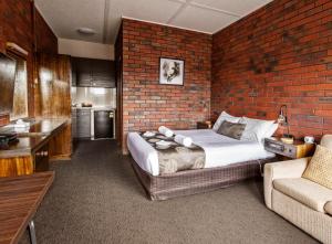 Ένα ή περισσότερα κρεβάτια σε δωμάτιο στο Hi Way Eight Motor Inn