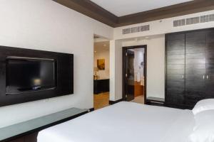 TV a/nebo společenská místnost v ubytování Mangrove Hotel