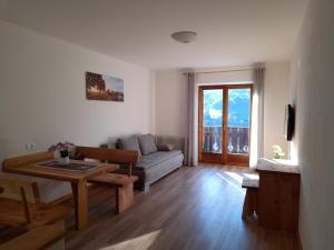 a living room with a couch and a table at Stuberhof in Rifiano