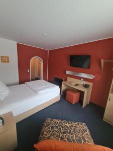 Postel nebo postele na pokoji v ubytování Hotel Silberhorn