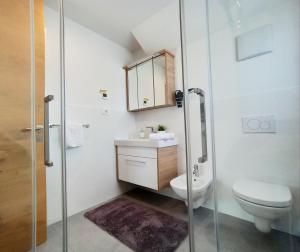 A bathroom at Alpine Deluxe 2.0
